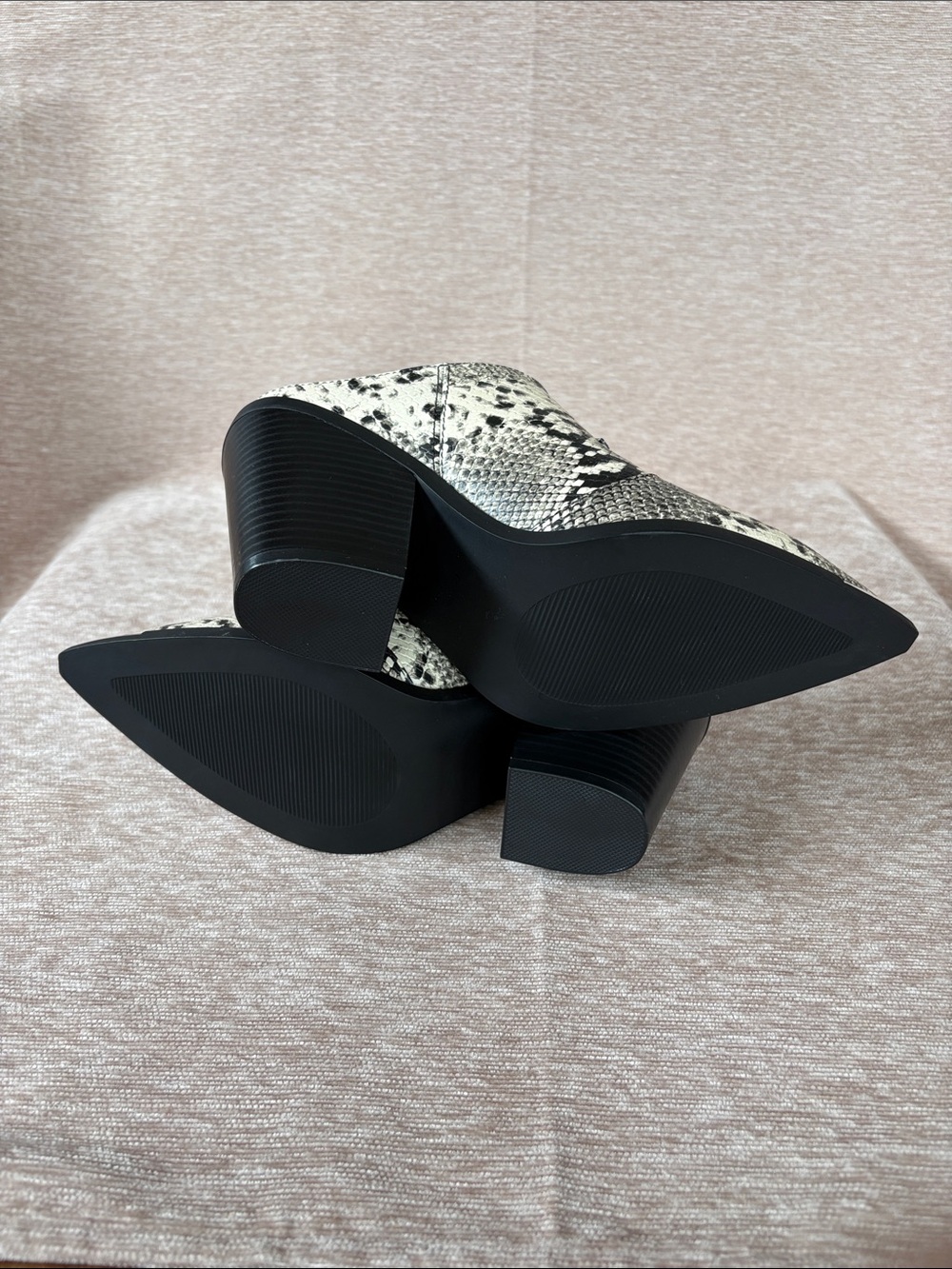 JustFab Women’s Snake-Print Western Pointed Mule Heels - Cream & Black Size 7.5 - Picture 10 of 10